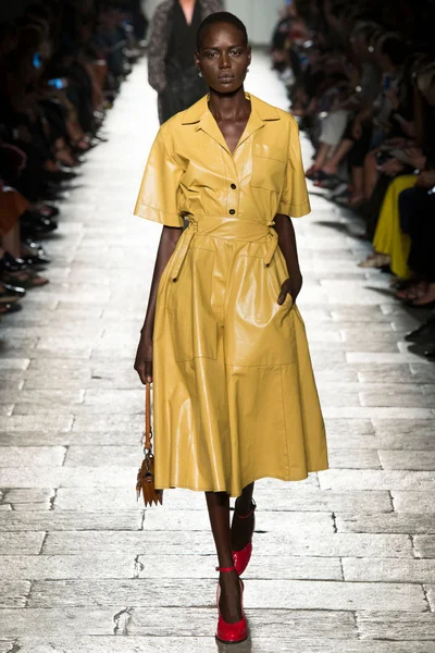 Look 19